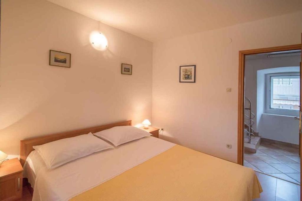 Apartament Greta Vrbnik Zewnętrze zdjęcie